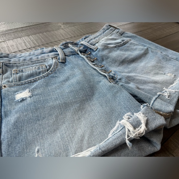 LUCKY Brand Women’s Boyfriend Jean Shorts Size 4/27 Preowned/Excellent Condition - Picture 5 of 10